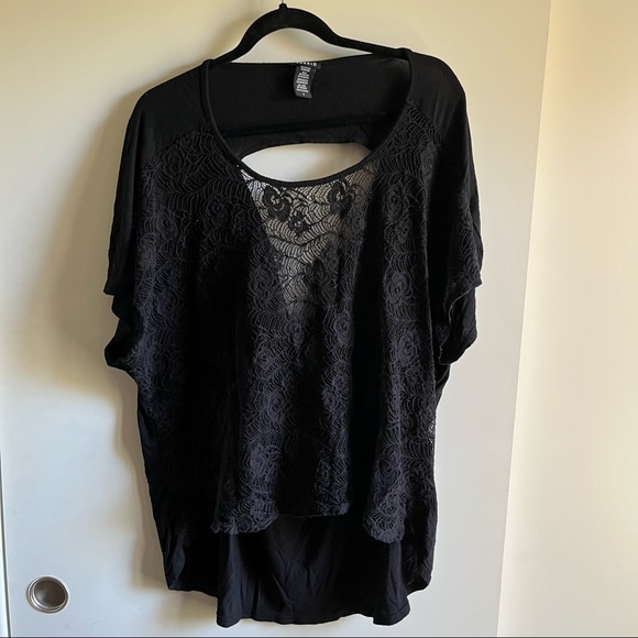 Black Torrid Short Sleeve Lace And Open Cowl Reversible Top, Size 3 - Picture 2 of 6